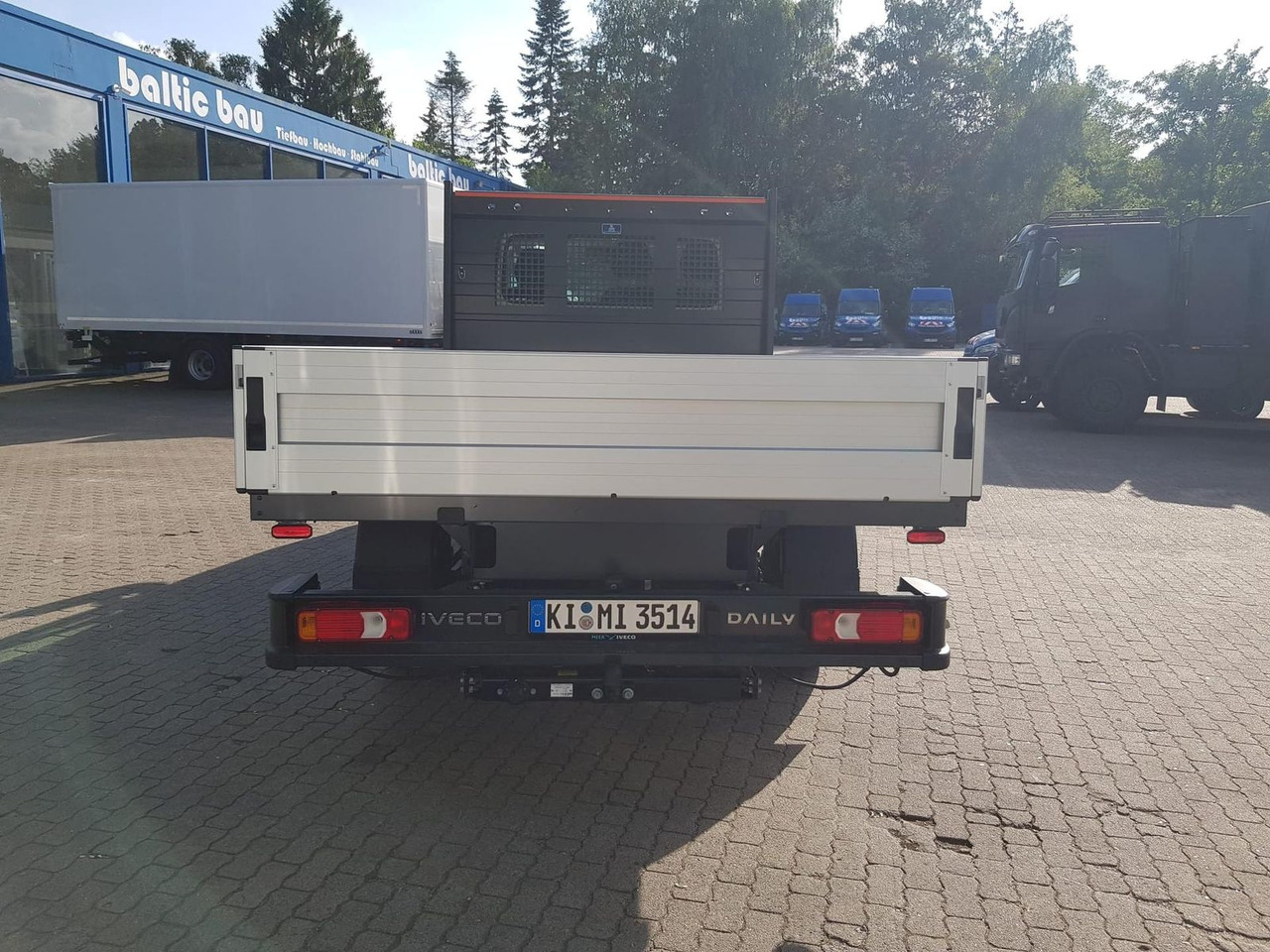 Iveco Daily 35S14HA8 Pritsche AHK 100 kW (136 PS),... - Autoutilitară cu platformă: Foto 4 Iveco Daily 35S14HA8 Pritsche AHK 100 kW (136 PS),... - Autoutilitară cu platformă: Foto 4