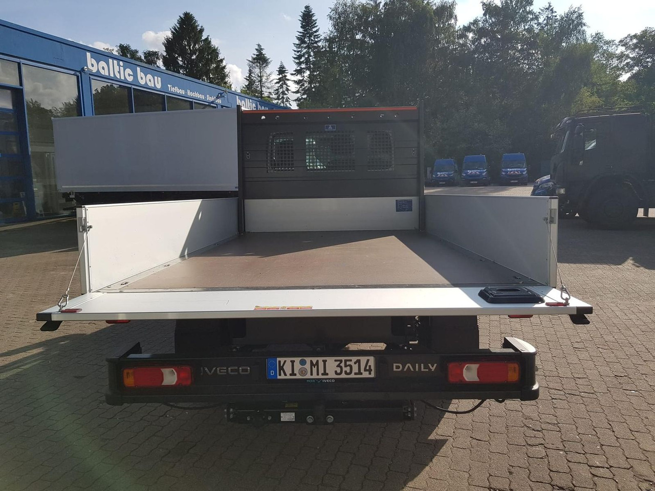 Iveco Daily 35S14HA8 Pritsche AHK 100 kW (136 PS),... - Autoutilitară cu platformă: Foto 5 Iveco Daily 35S14HA8 Pritsche AHK 100 kW (136 PS),... - Autoutilitară cu platformă: Foto 5