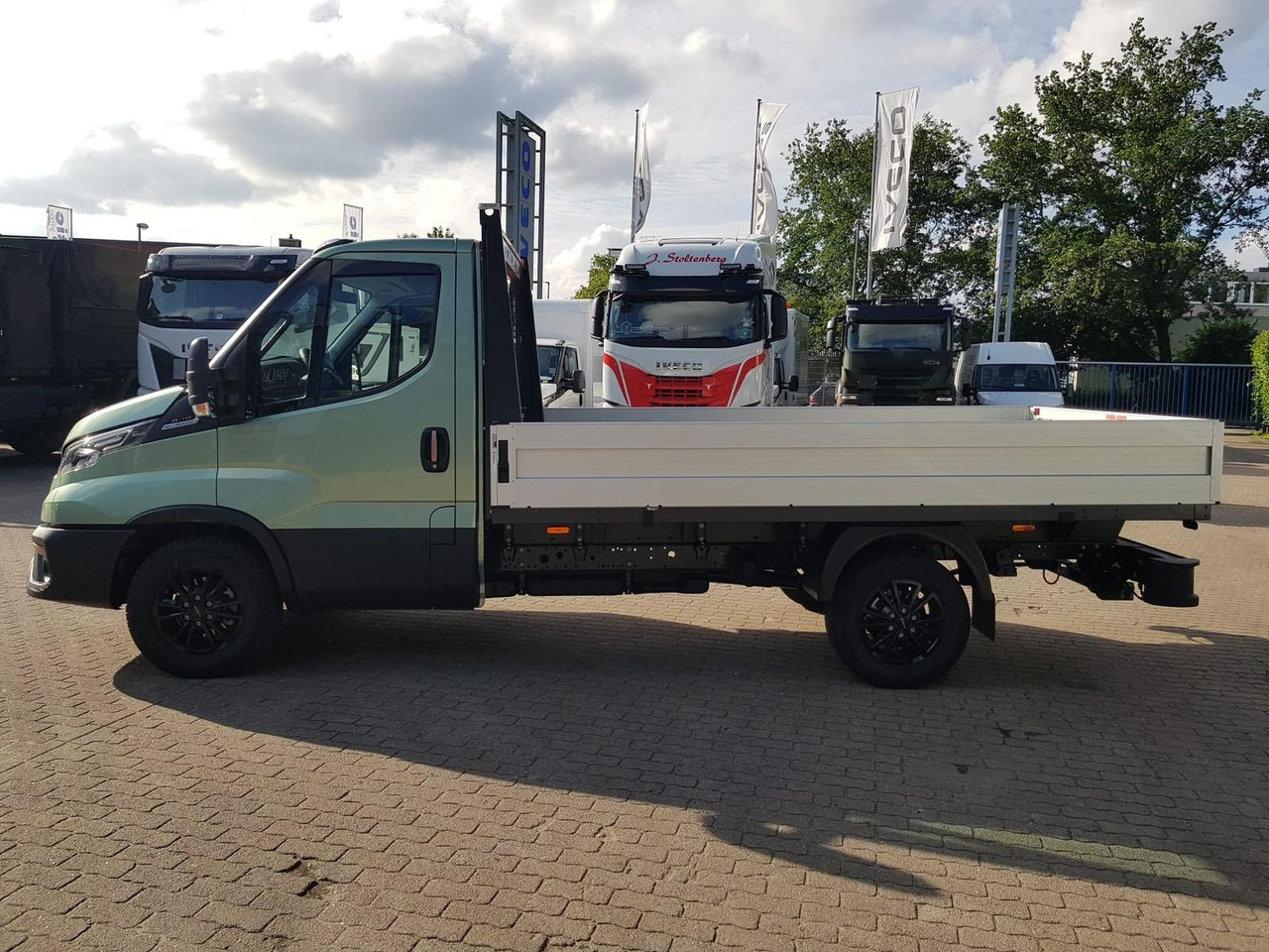 Iveco Daily 35S14HA8 Pritsche AHK 100 kW (136 PS),... - Autoutilitară cu platformă: Foto 2 Iveco Daily 35S14HA8 Pritsche AHK 100 kW (136 PS),... - Autoutilitară cu platformă: Foto 2