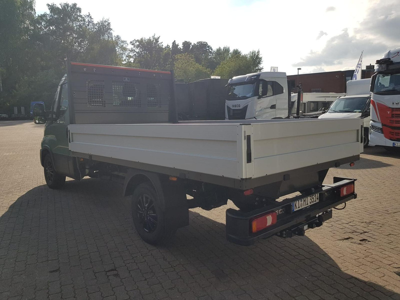 Iveco Daily 35S14HA8 Pritsche AHK 100 kW (136 PS),... - Autoutilitară cu platformă: Foto 3 Iveco Daily 35S14HA8 Pritsche AHK 100 kW (136 PS),... - Autoutilitară cu platformă: Foto 3