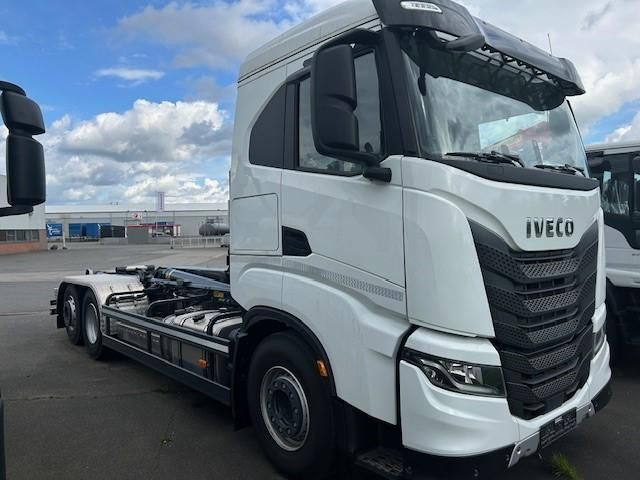 Iveco X-WAY AS280X49Y/PS ON Abrollkipper Hiab 21S.... - Camion cu cârlig: Foto 1 Iveco X-WAY AS280X49Y/PS ON Abrollkipper Hiab 21S.... - Camion cu cârlig: Foto 1