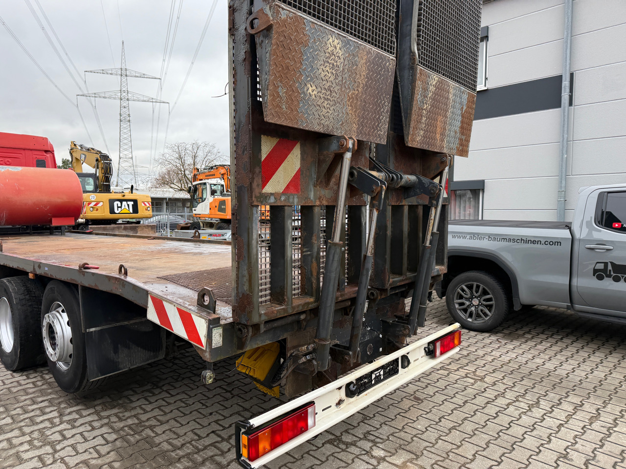 Camion transport auto Iveco AS260S45 Baumaschinentransporter hydr. Rampe: Foto 8 Camion transport auto Iveco AS260S45 Baumaschinentransporter hydr. Rampe: Foto 8