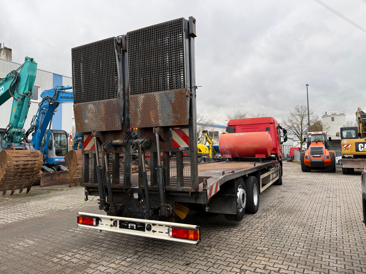 Camion transport auto Iveco AS260S45 Baumaschinentransporter hydr. Rampe: Foto 5 Camion transport auto Iveco AS260S45 Baumaschinentransporter hydr. Rampe: Foto 5