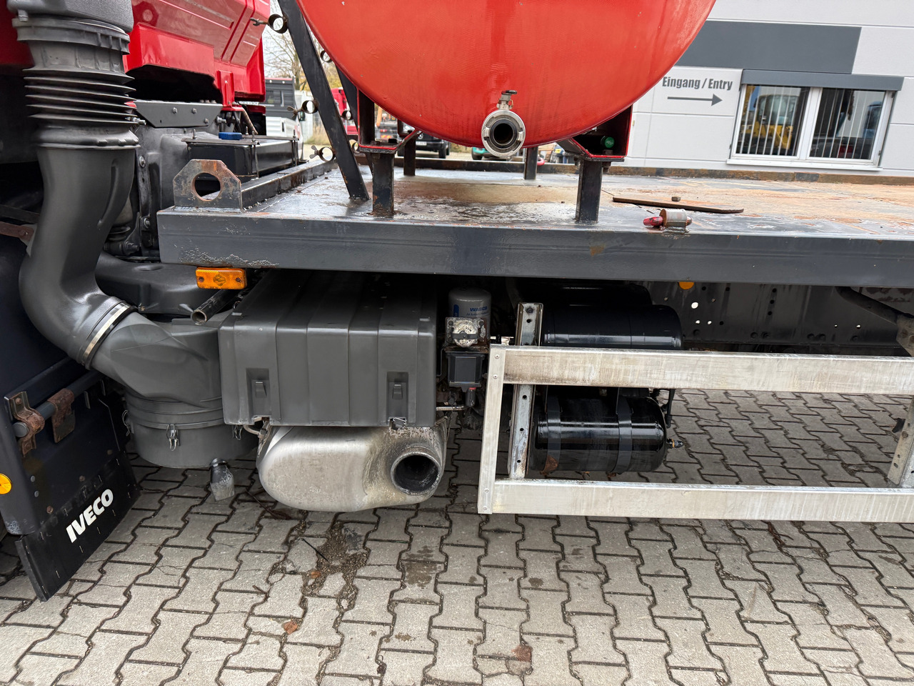 Camion transport auto Iveco AS260S45 Baumaschinentransporter hydr. Rampe: Foto 17 Camion transport auto Iveco AS260S45 Baumaschinentransporter hydr. Rampe: Foto 17