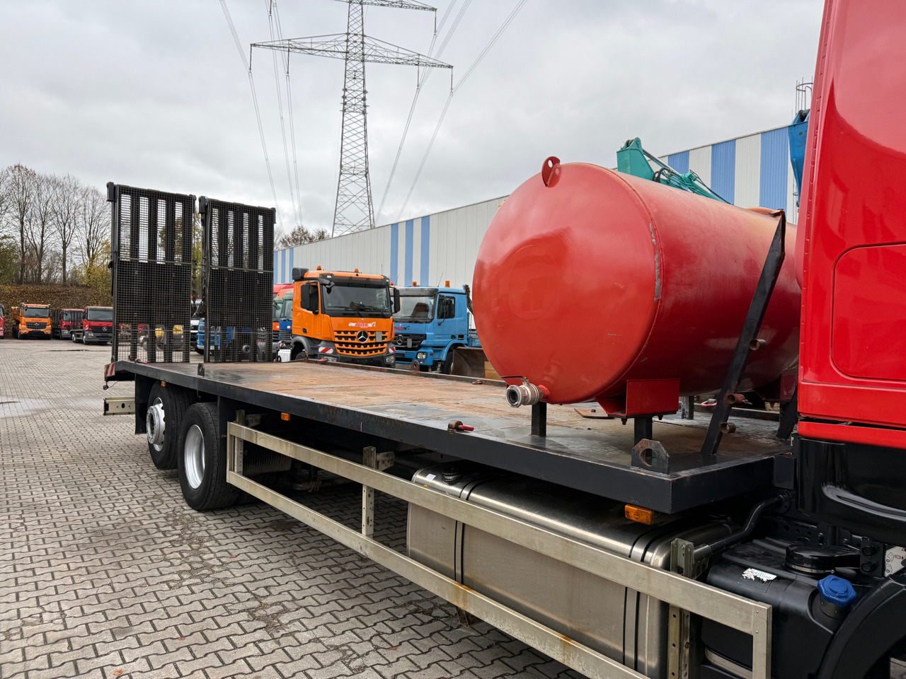 Camion transport auto Iveco AS260S45 Baumaschinentransporter hydr. Rampe: Foto 12 Camion transport auto Iveco AS260S45 Baumaschinentransporter hydr. Rampe: Foto 12