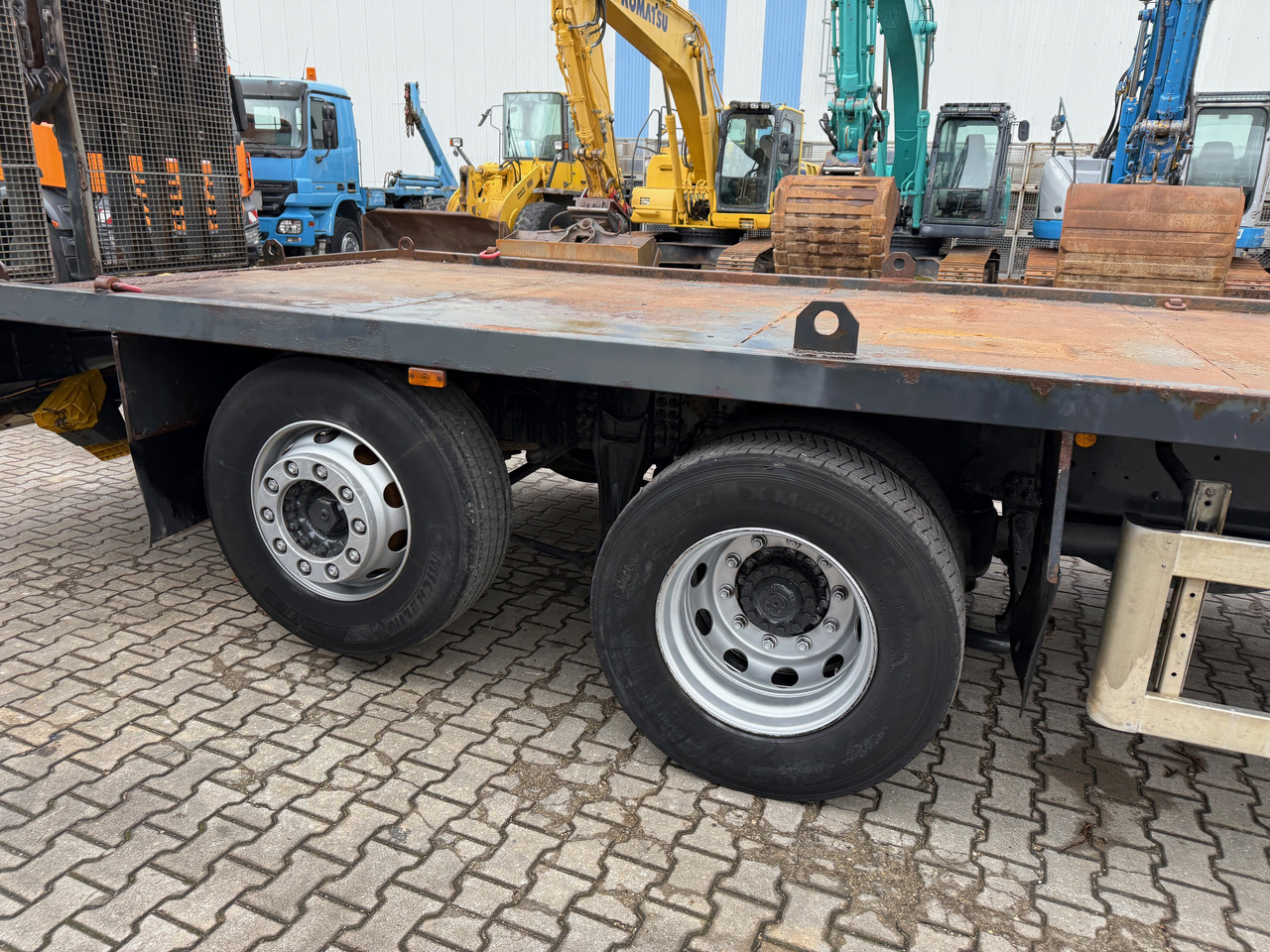 Camion transport auto Iveco AS260S45 Baumaschinentransporter hydr. Rampe: Foto 16 Camion transport auto Iveco AS260S45 Baumaschinentransporter hydr. Rampe: Foto 16