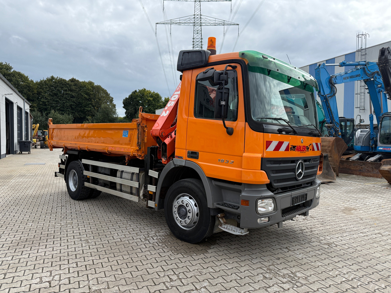 Mercedes-Benz 1832 Actros MP2 3-Seiten-Kipper mit Kran + Funk - Camion basculantă, Camion cu macara: Foto 3 Mercedes-Benz 1832 Actros MP2 3-Seiten-Kipper mit Kran + Funk - Camion basculantă, Camion cu macara: Foto 3