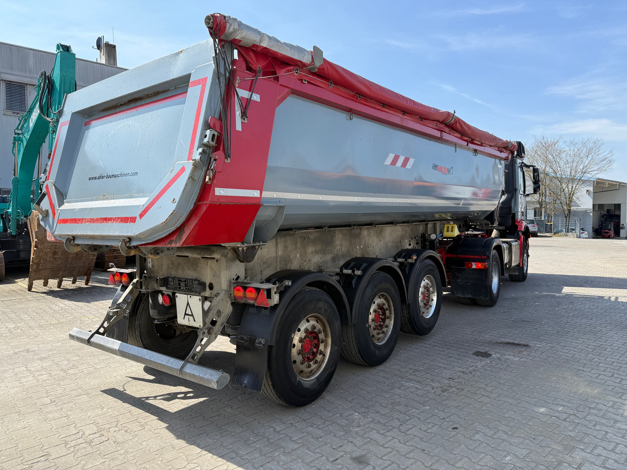 Mercedes-Benz 1851 Arocs ECHTER 4x4 mit Schmitz Kippauflieger - Camion basculantă: Foto 4 Mercedes-Benz 1851 Arocs ECHTER 4x4 mit Schmitz Kippauflieger - Camion basculantă: Foto 4