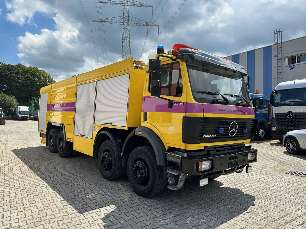 Mercedes-Benz 3238 SK Löschfahrzeug Rosenbauer Wasser + Schaum 66m Wurfweite - Autospeciala de stins incendii: Foto 3 Mercedes-Benz 3238 SK Löschfahrzeug Rosenbauer Wasser + Schaum 66m Wurfweite - Autospeciala de stins incendii: Foto 3