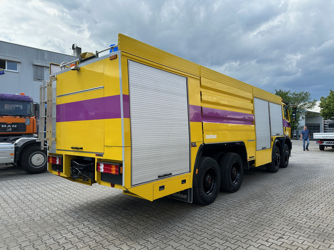 Mercedes-Benz 3238 SK Löschfahrzeug Rosenbauer Wasser + Schaum 66m Wurfweite - Autospeciala de stins incendii: Foto 4 Mercedes-Benz 3238 SK Löschfahrzeug Rosenbauer Wasser + Schaum 66m Wurfweite - Autospeciala de stins incendii: Foto 4