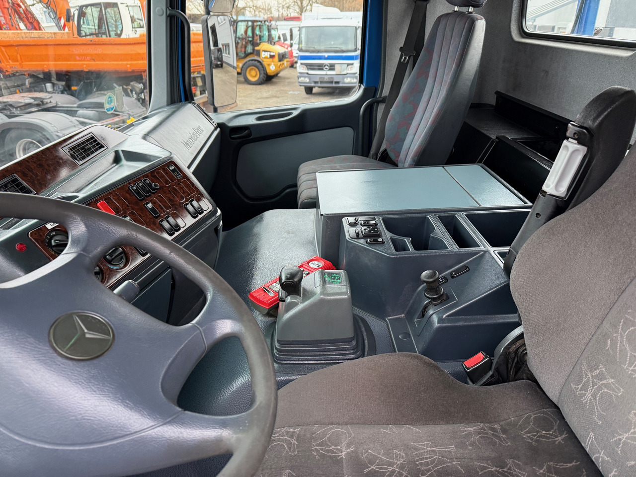 Camion container de gunoi Mercedes-Benz 3243 Actros MP1 4-Achs Absetzkipper: Foto 19