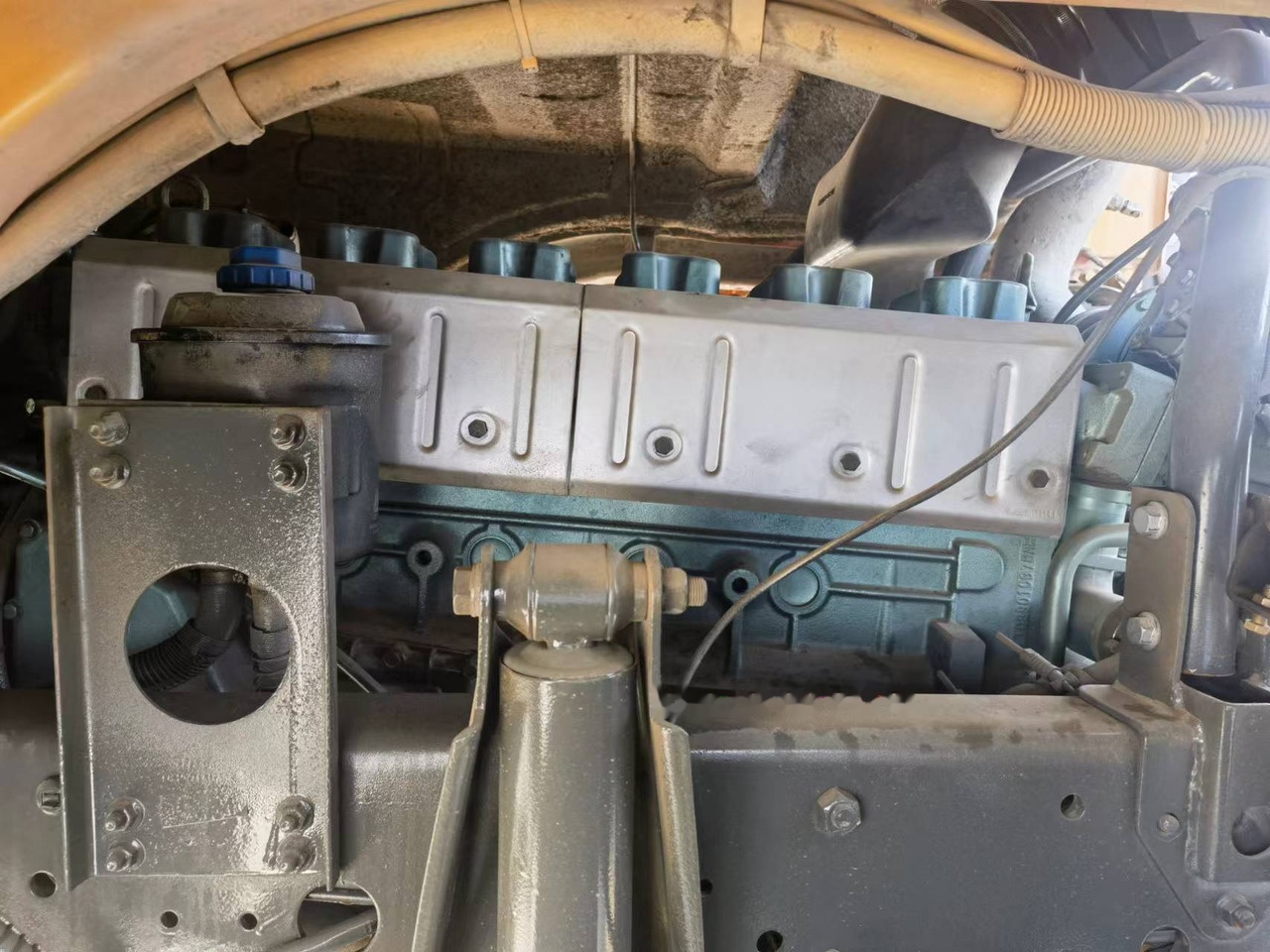 Cap tractor Sinotruk HOWO 371 Tractor: Foto 9 Cap tractor Sinotruk HOWO 371 Tractor: Foto 9