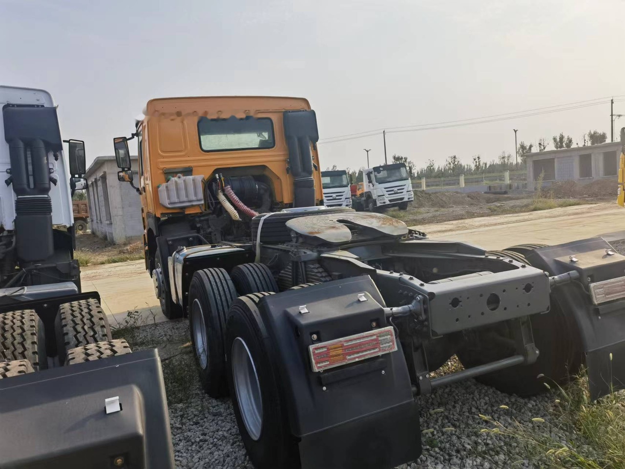 Cap tractor Sinotruk HOWO 371 Tractor: Foto 8 Cap tractor Sinotruk HOWO 371 Tractor: Foto 8