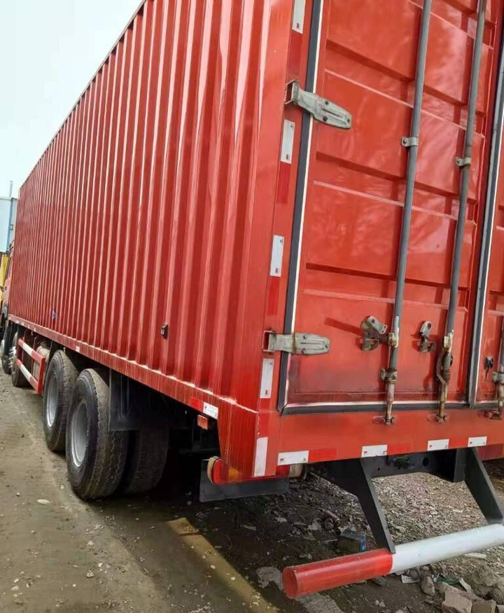 Howo 8X4 Box Truck Box Van - Camion transport containere/ Swap body: Foto 3 Howo 8X4 Box Truck Box Van - Camion transport containere/ Swap body: Foto 3