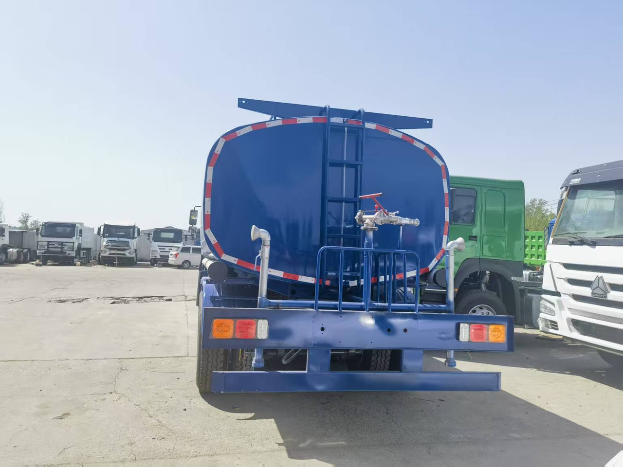 Sinotruk HOWO 6*4 Sprinkler - Maşina comunala: Foto 5 Sinotruk HOWO 6*4 Sprinkler - Maşina comunala: Foto 5