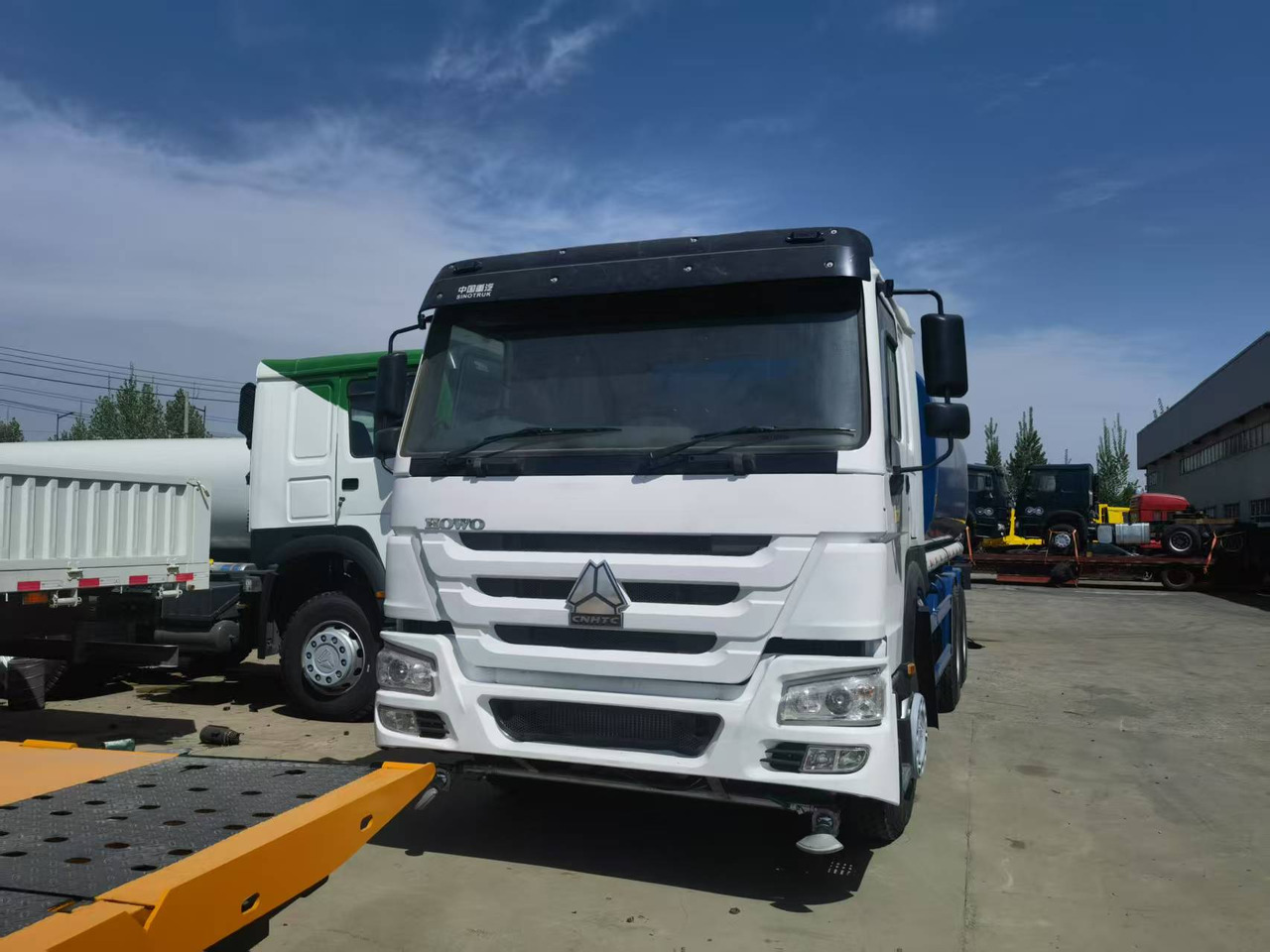 Sinotruk HOWO 6*4 Sprinkler - Maşina comunala: Foto 2 Sinotruk HOWO 6*4 Sprinkler - Maşina comunala: Foto 2