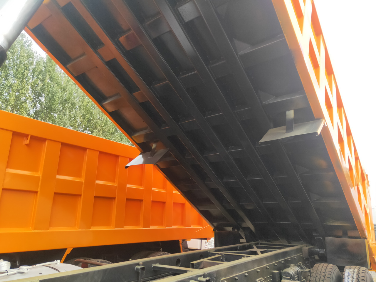 Shacman F3000 6*4 Dump truck - Camion basculantă: Foto 2 Shacman F3000 6*4 Dump truck - Camion basculantă: Foto 2