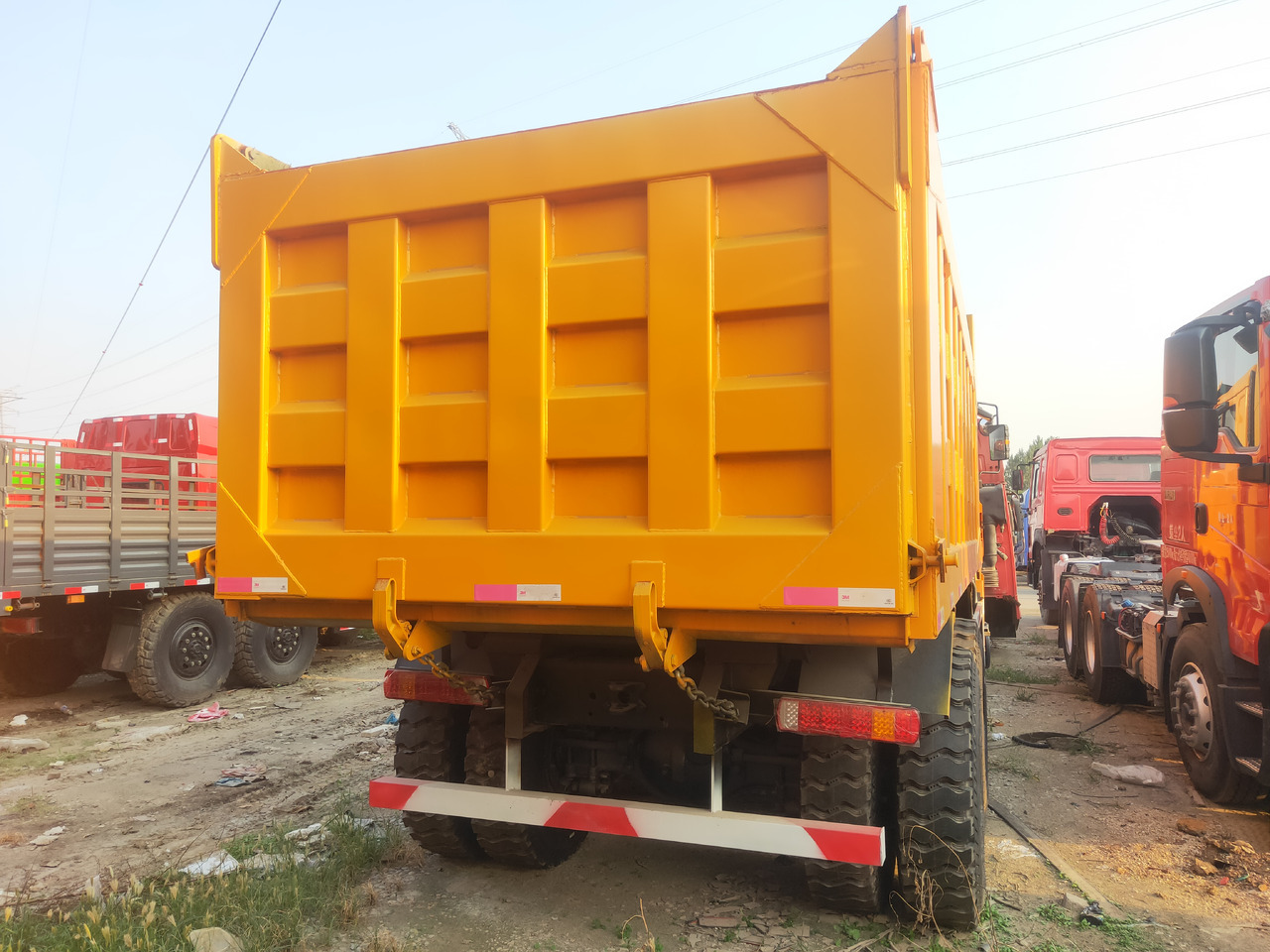 Shacman F3000 6*4 Dump truck - Camion basculantă: Foto 4 Shacman F3000 6*4 Dump truck - Camion basculantă: Foto 4