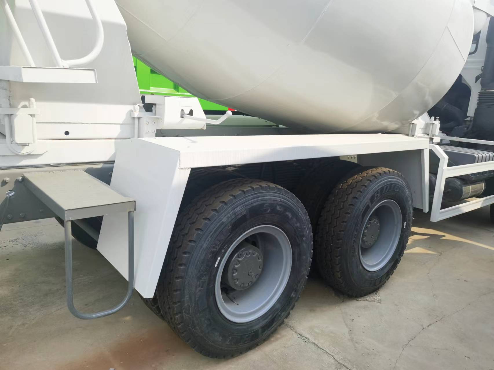 Sinotruk HOWO 371 6*4 Concrete mixer truck - Autobetonieră: Foto 4 Sinotruk HOWO 371 6*4 Concrete mixer truck - Autobetonieră: Foto 4
