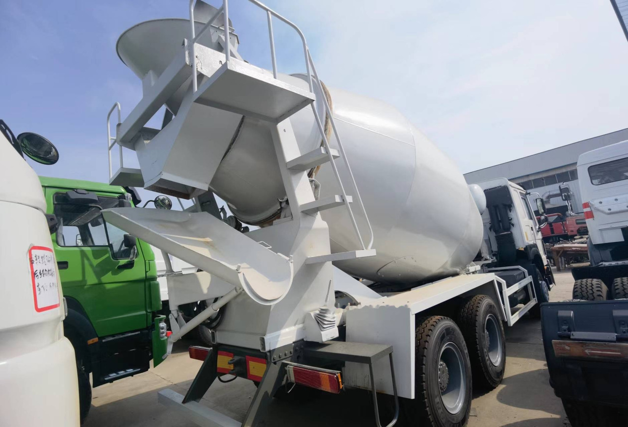 Sinotruk HOWO 371 6*4 Concrete mixer truck - Autobetonieră: Foto 3 Sinotruk HOWO 371 6*4 Concrete mixer truck - Autobetonieră: Foto 3