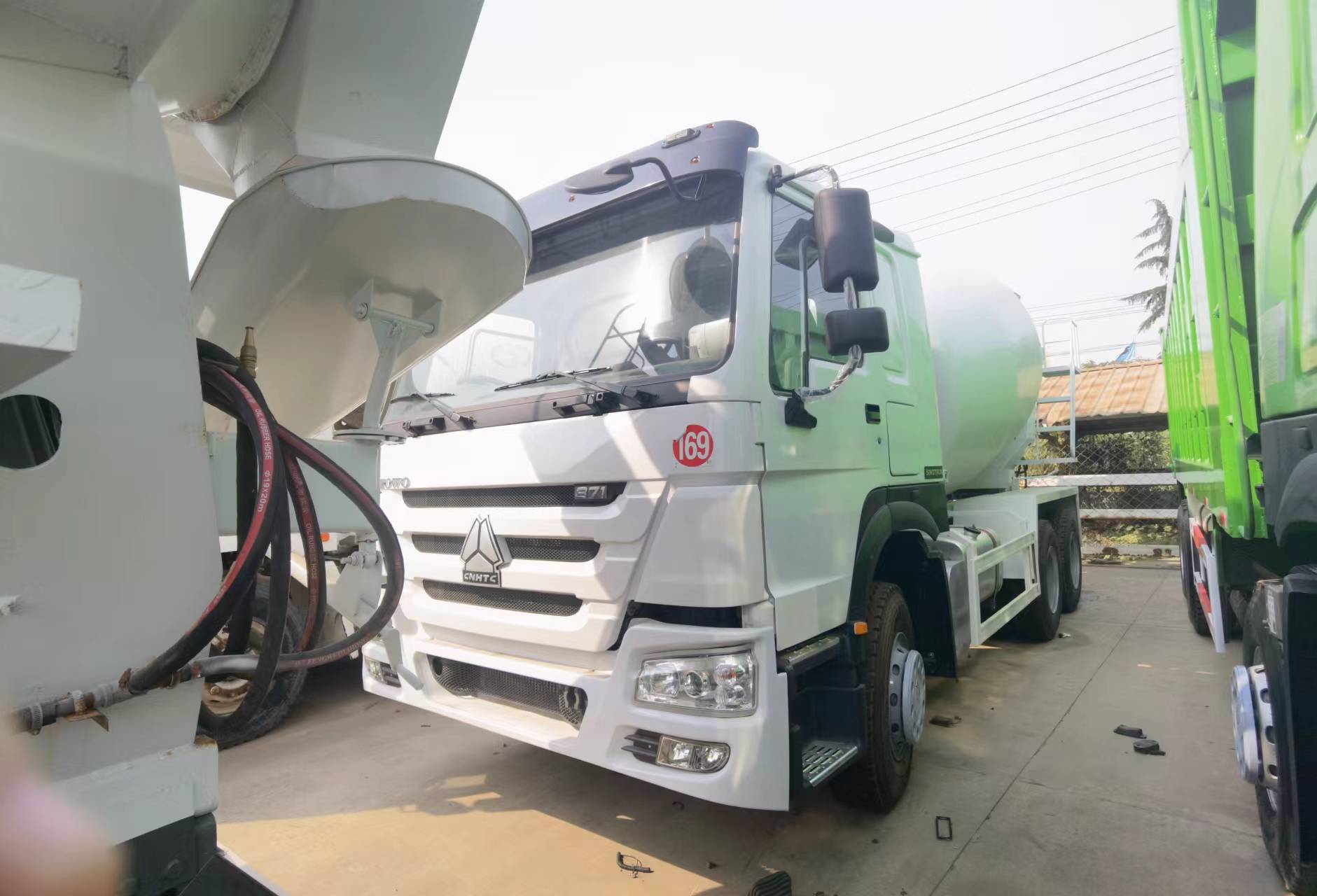 Sinotruk HOWO 371 6*4 Concrete mixer truck - Autobetonieră: Foto 3 Sinotruk HOWO 371 6*4 Concrete mixer truck - Autobetonieră: Foto 3