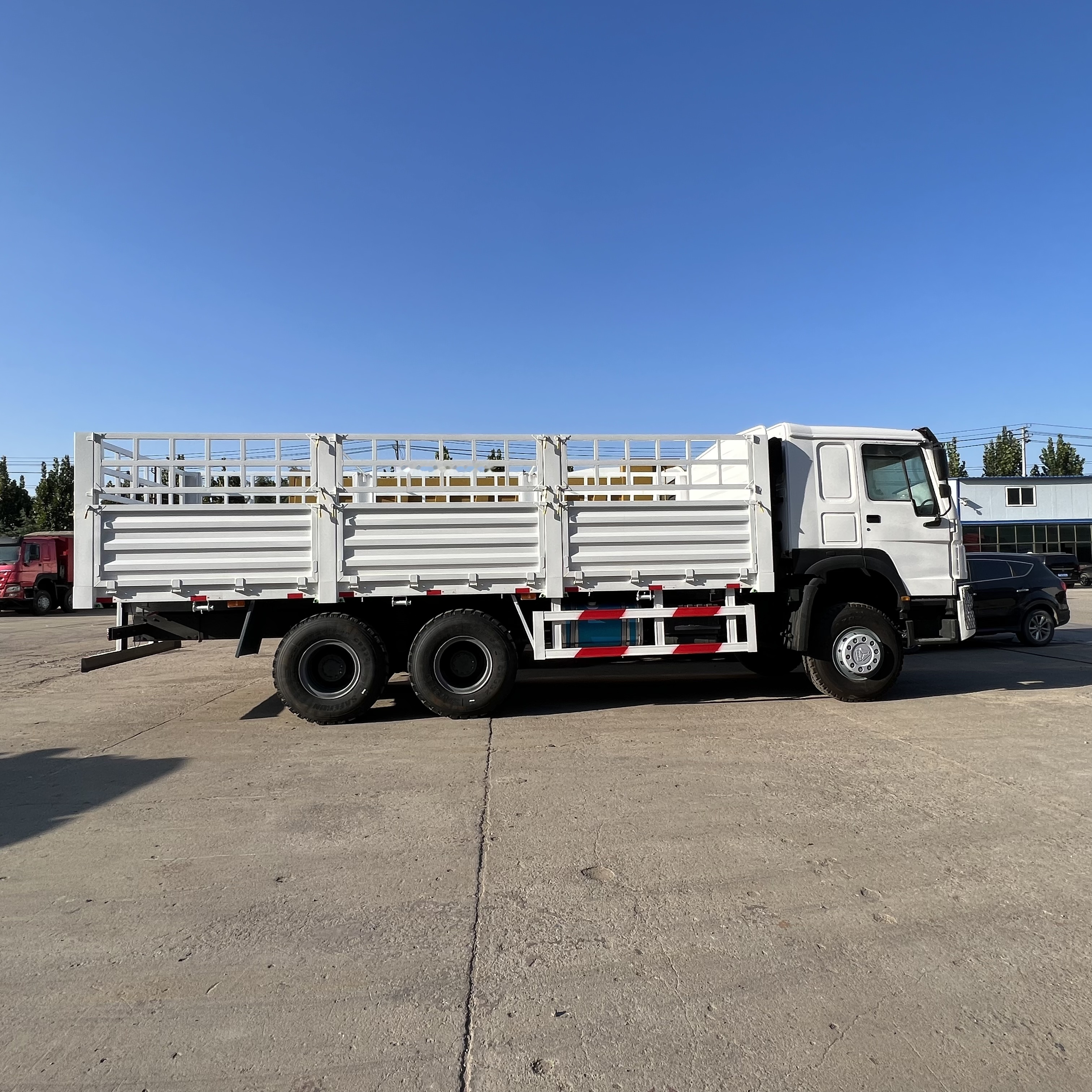 Sinotruk HOWO 371 6*4 Fence truck - Camion platformă: Foto 5 Sinotruk HOWO 371 6*4 Fence truck - Camion platformă: Foto 5