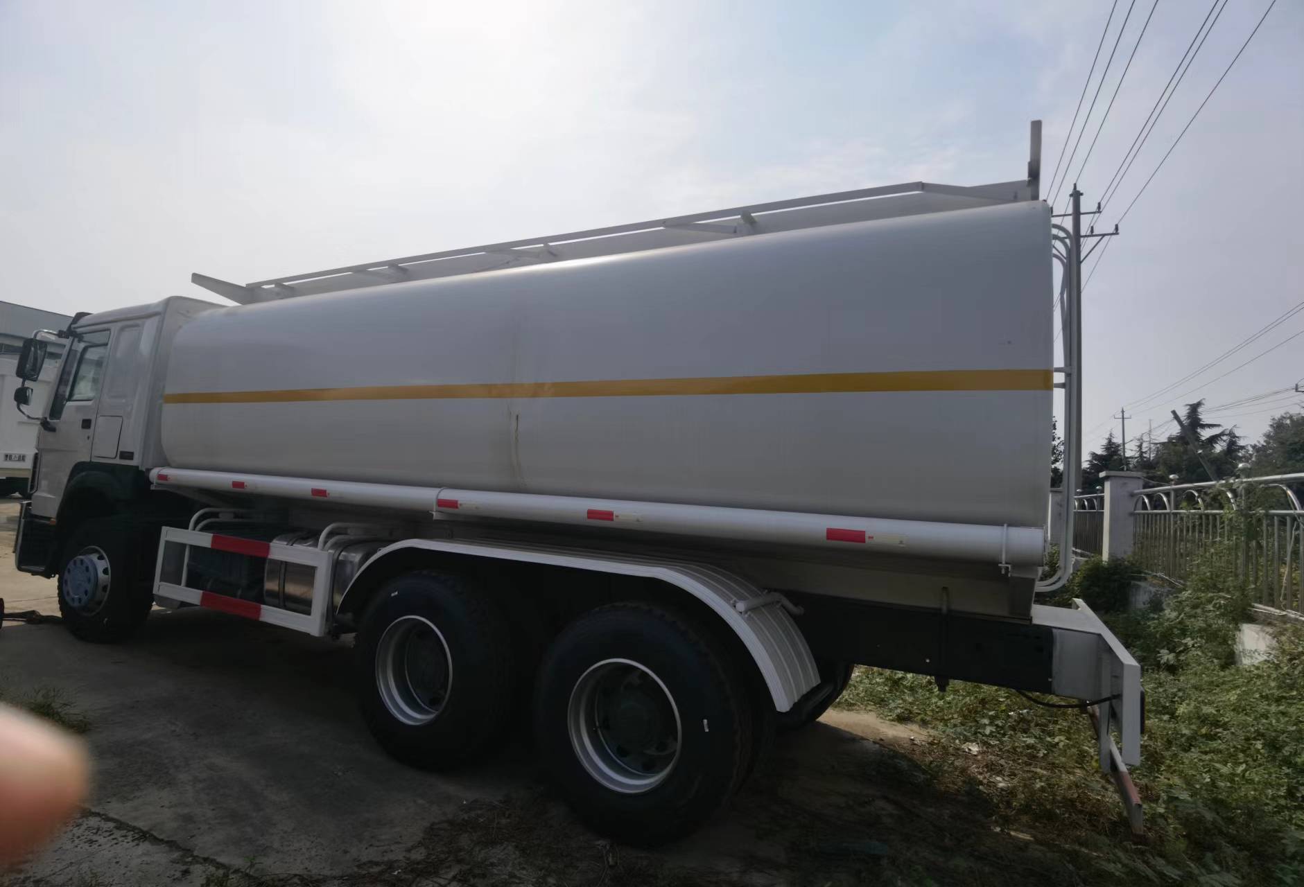 Sinotruk HOWO 371 6*4 Tank truck - Camion cisternă: Foto 5 Sinotruk HOWO 371 6*4 Tank truck - Camion cisternă: Foto 5