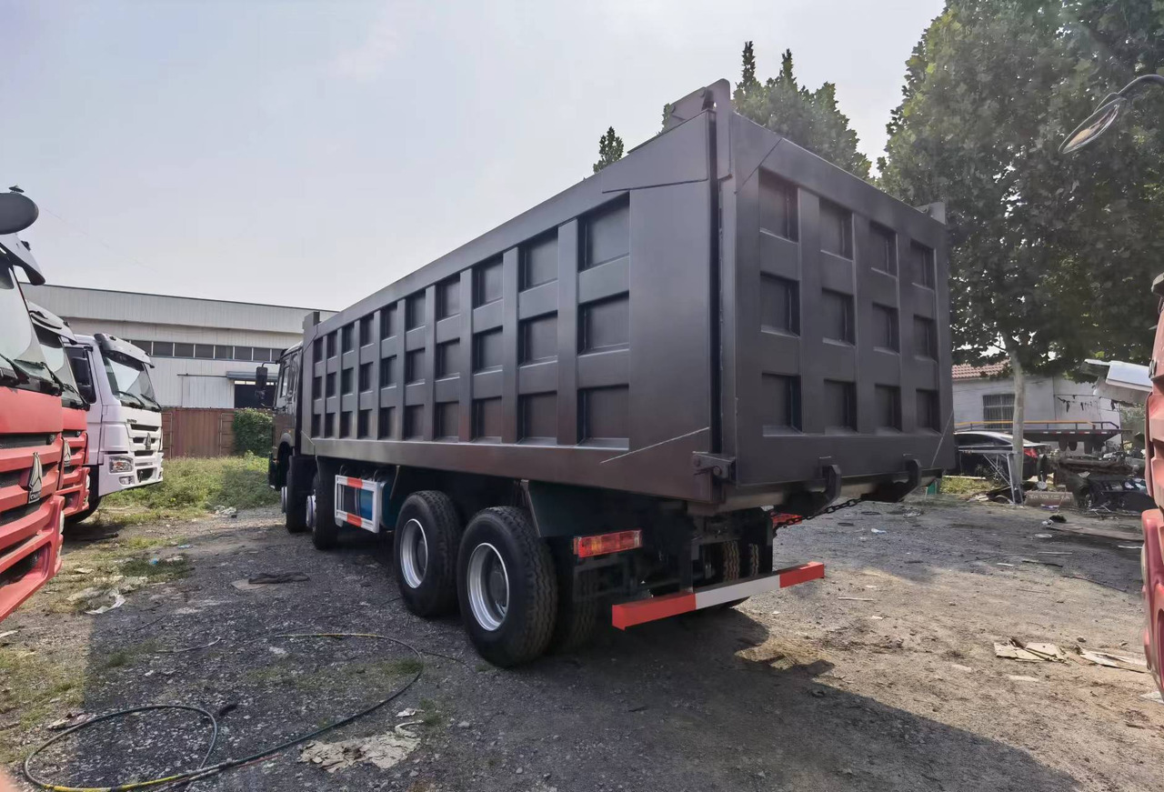 Sinotruk HOWO 371 8*4 Dump truck - Camion basculantă: Foto 4 Sinotruk HOWO 371 8*4 Dump truck - Camion basculantă: Foto 4