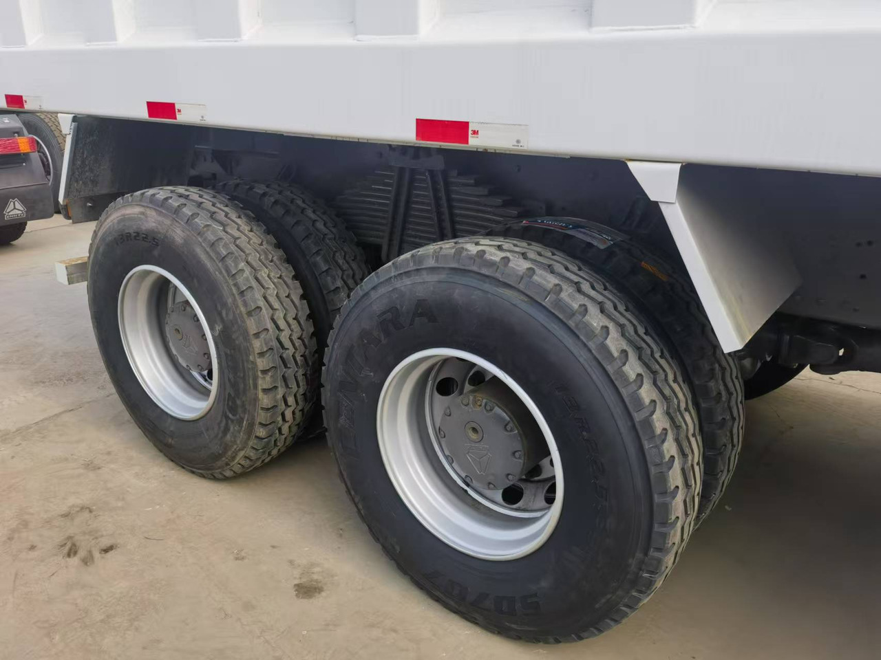 Sinotruk HOWO 375 6*4 Dump truck - Camion basculantă: Foto 4 Sinotruk HOWO 375 6*4 Dump truck - Camion basculantă: Foto 4