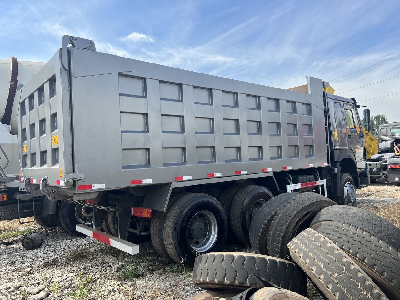 Sinotruk HOWO 375 6*4 Dump truck - Camion basculantă: Foto 4 Sinotruk HOWO 375 6*4 Dump truck - Camion basculantă: Foto 4
