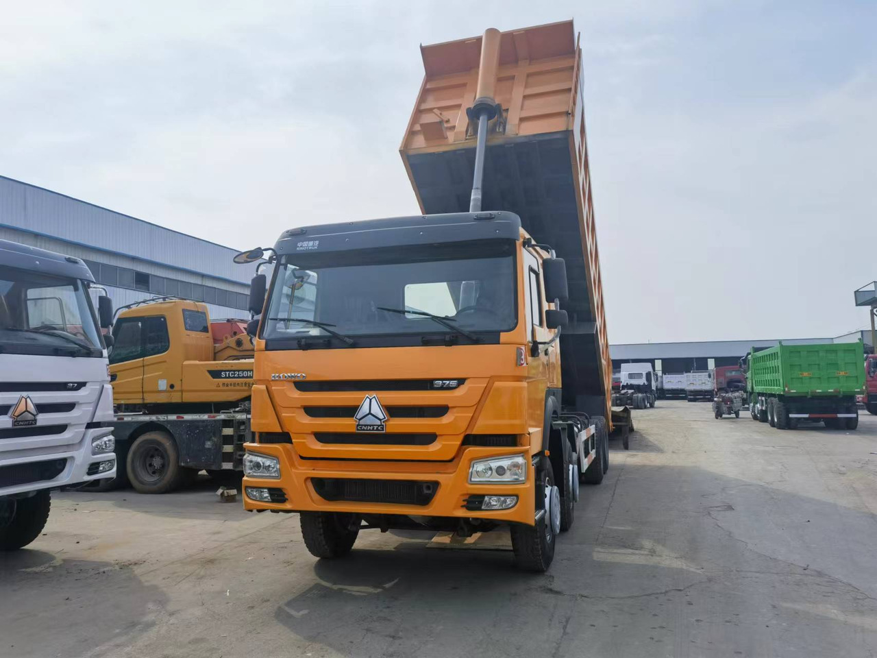 Sinotruk HOWO 375 8*4 Dump truck - Camion basculantă: Foto 1 Sinotruk HOWO 375 8*4 Dump truck - Camion basculantă: Foto 1