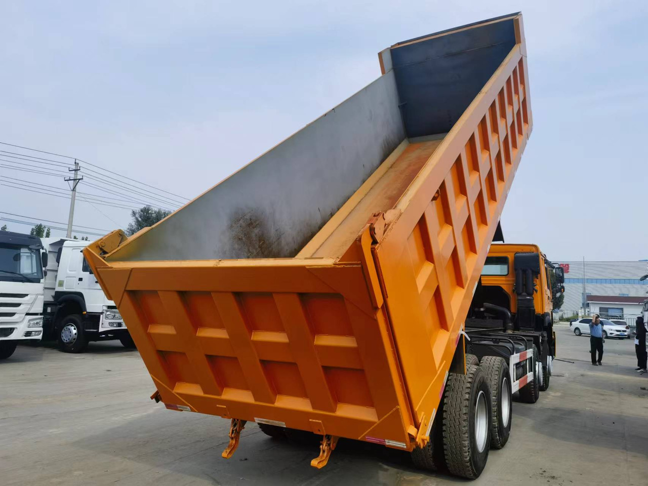 Sinotruk HOWO 375 8*4 Dump truck - Camion basculantă: Foto 2 Sinotruk HOWO 375 8*4 Dump truck - Camion basculantă: Foto 2