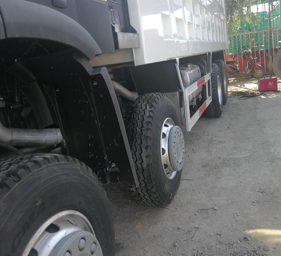 Sinotruk HOWO 375 8*4 Dump truck - Camion basculantă: Foto 5 Sinotruk HOWO 375 8*4 Dump truck - Camion basculantă: Foto 5