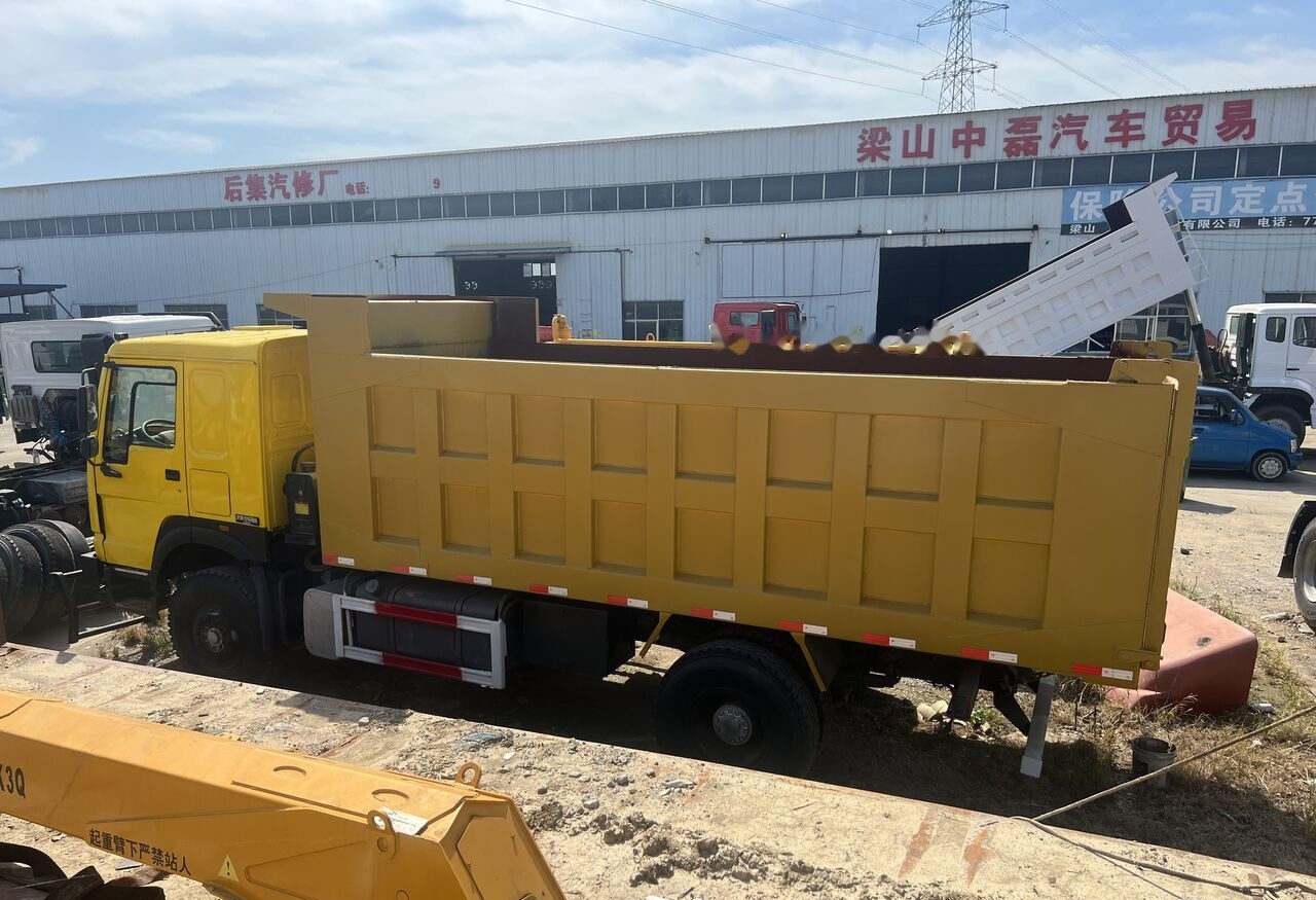 Sinotruk HOWO 4*2 Dump truck - Camion basculantă: Foto 1 Sinotruk HOWO 4*2 Dump truck - Camion basculantă: Foto 1