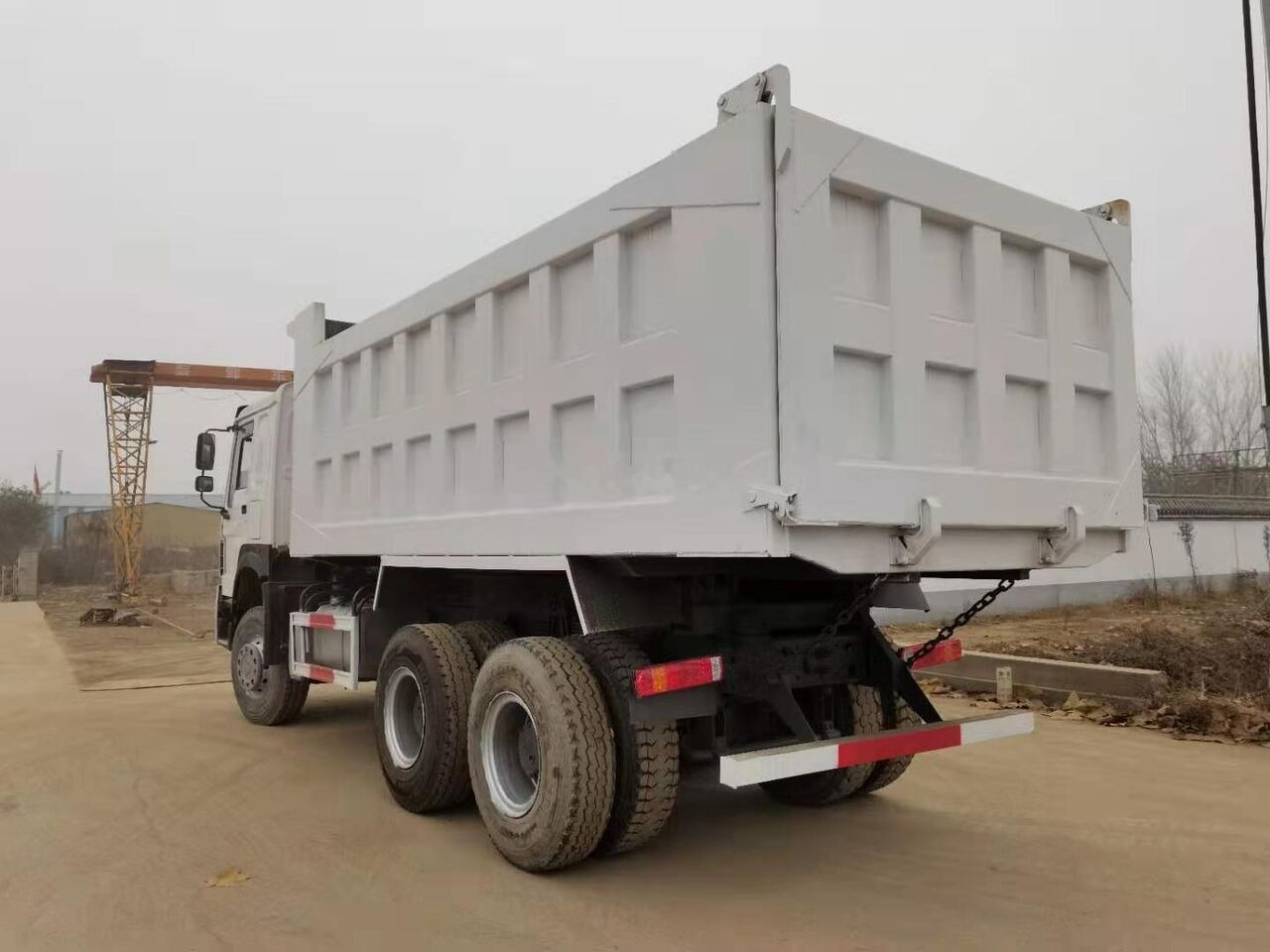 Sinotruk HOWO 6*4 Dump truck - Camion basculantă: Foto 3 Sinotruk HOWO 6*4 Dump truck - Camion basculantă: Foto 3