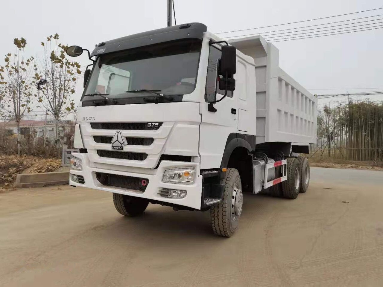 Sinotruk HOWO 6*4 Dump truck - Camion basculantă: Foto 4 Sinotruk HOWO 6*4 Dump truck - Camion basculantă: Foto 4