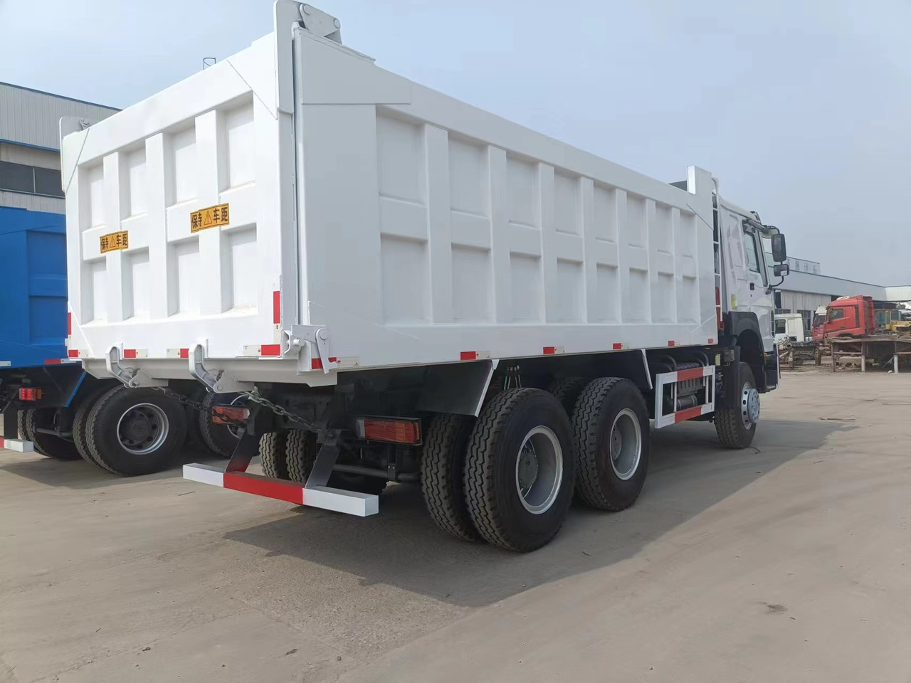 Sinotruk HOWO 6*4 Dump truck - Camion basculantă: Foto 4 Sinotruk HOWO 6*4 Dump truck - Camion basculantă: Foto 4