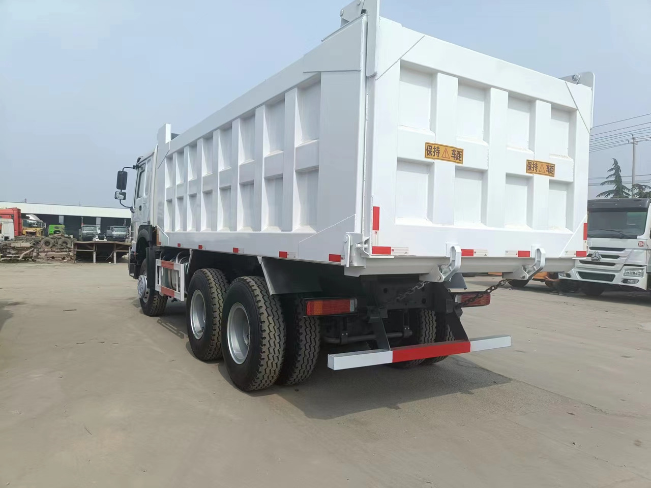 Camion basculantă Sinotruk HOWO 6*4 Dump truck: Foto 9