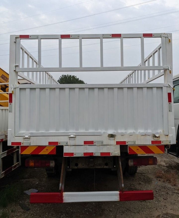Sinotruk HOWO 8*4 Fence Truck - Camion platformă: Foto 4 Sinotruk HOWO 8*4 Fence Truck - Camion platformă: Foto 4
