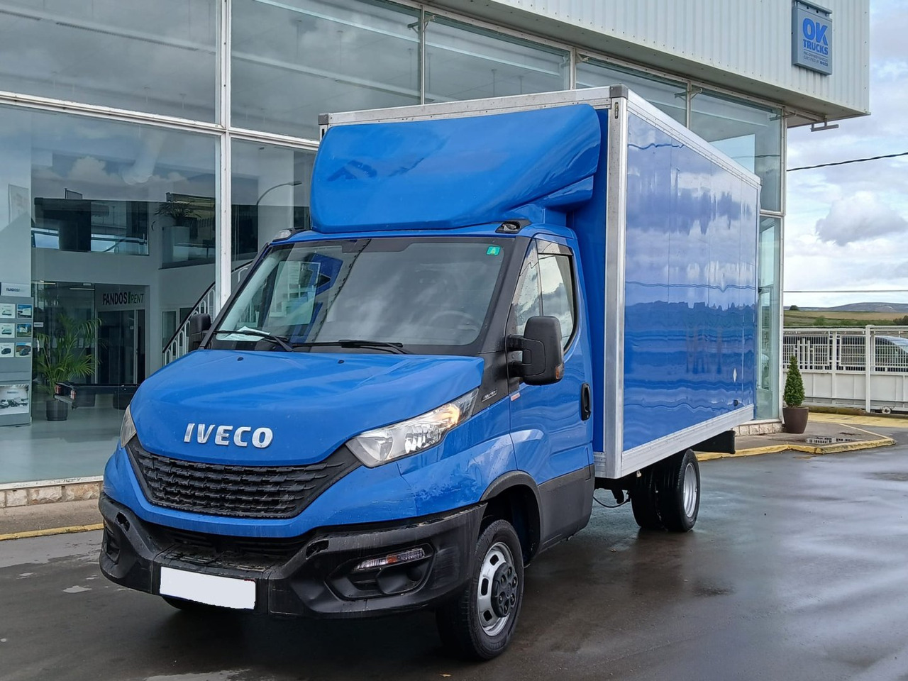 Caja cerrada IVECO 35C16 20m3 - Autoutilitară box: Foto 1 Caja cerrada IVECO 35C16 20m3 - Autoutilitară box: Foto 1