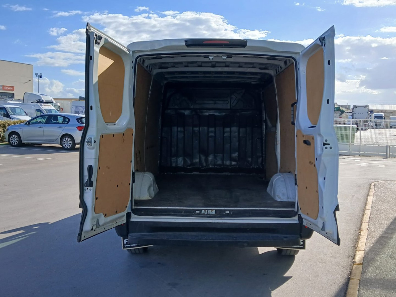 Furgón IVECO 35S16 V 9m3 - Dubă: Foto 5 Furgón IVECO 35S16 V 9m3 - Dubă: Foto 5