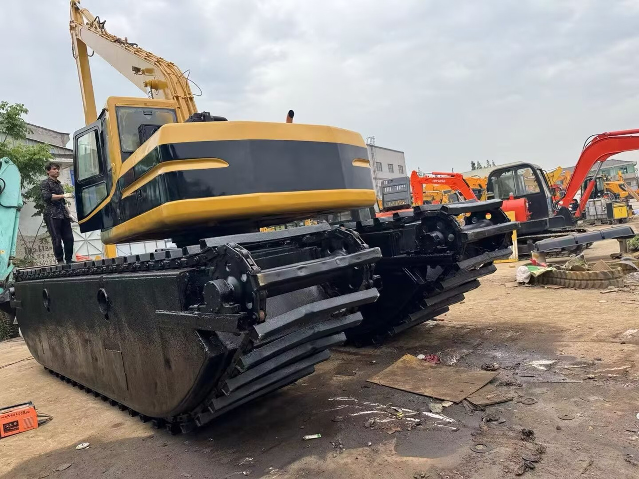 CAT 320 BL dredger 320 CL dredge - Excavator plutitoare: Foto 1 CAT 320 BL dredger 320 CL dredge - Excavator plutitoare: Foto 1