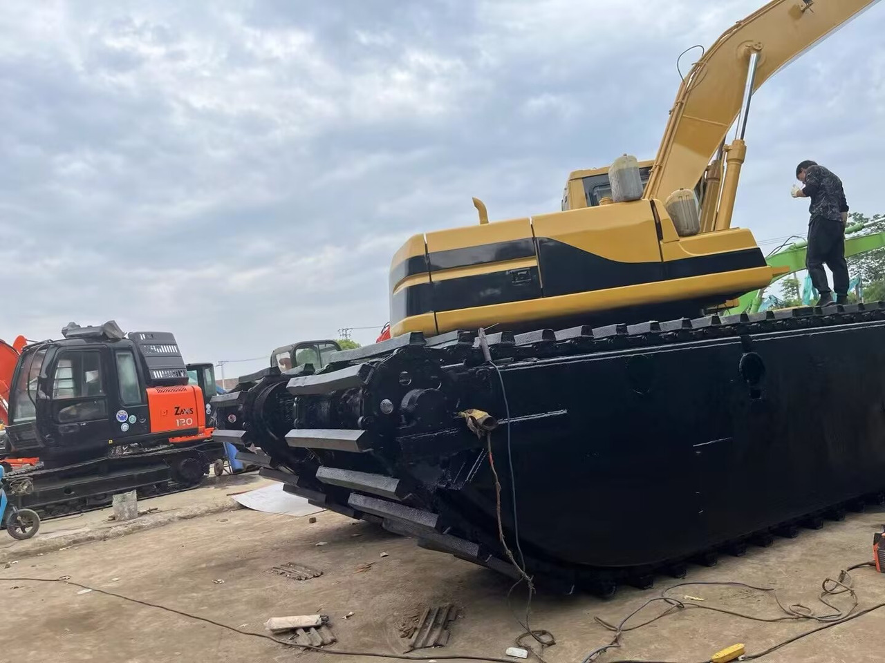 CAT 320 BL dredger 320 CL dredge - Excavator plutitoare: Foto 3 CAT 320 BL dredger 320 CL dredge - Excavator plutitoare: Foto 3