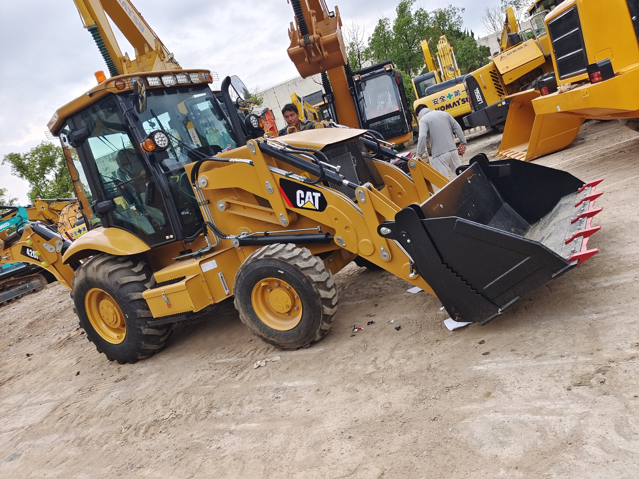 CAT 420F BRAND NEW - Buldoexcavator: Foto 4 CAT 420F BRAND NEW - Buldoexcavator: Foto 4