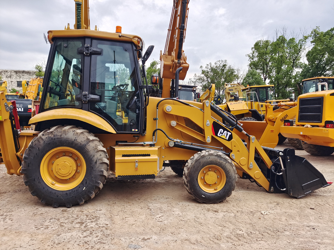 CAT 420F BRAND NEW - Buldoexcavator: Foto 1 CAT 420F BRAND NEW - Buldoexcavator: Foto 1