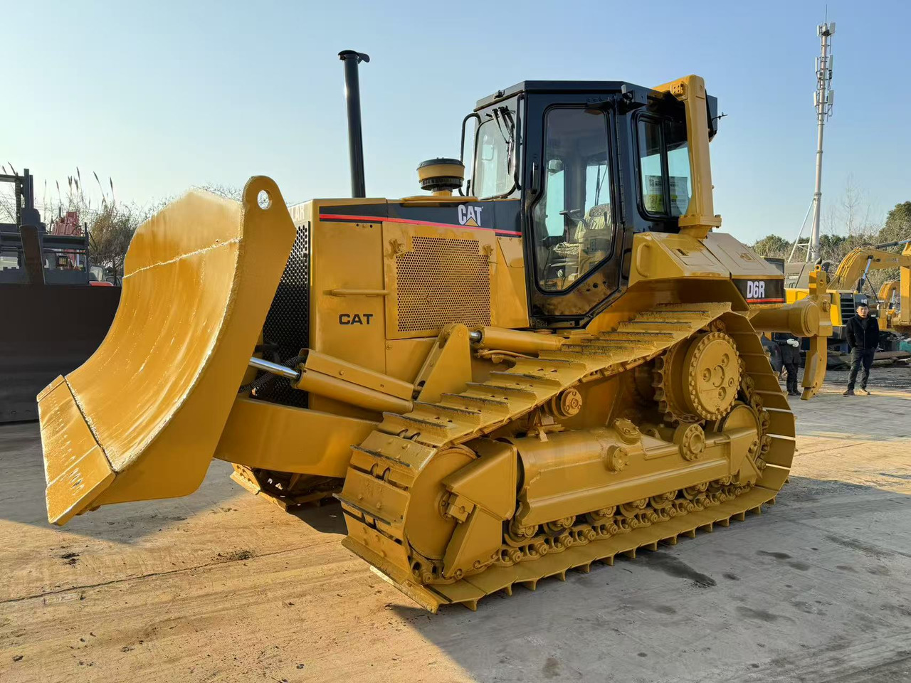 CATERPILLAR D6R - Buldozer: Foto 1 CATERPILLAR D6R - Buldozer: Foto 1