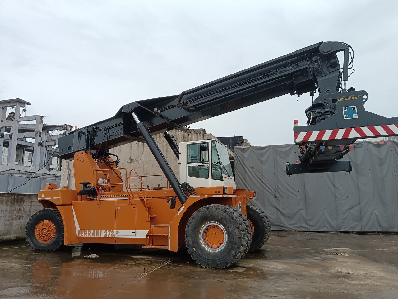 CVS FERRARRI 278 F278.6 - Reach stacker: Foto 1 CVS FERRARRI 278 F278.6 - Reach stacker: Foto 1