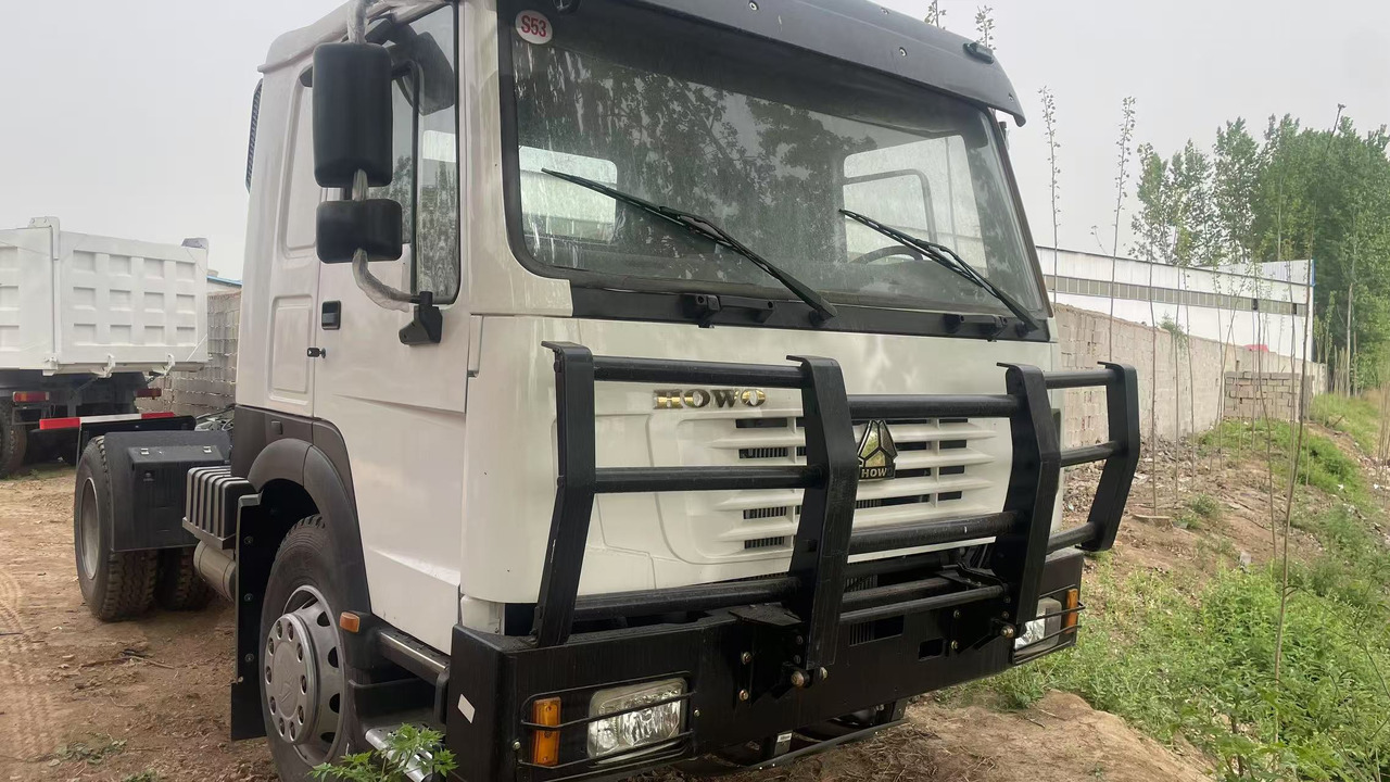 SINOTRUK HOWO 4*2 6*4 8*4 - Cap tractor: Foto 1 SINOTRUK HOWO 4*2 6*4 8*4 - Cap tractor: Foto 1