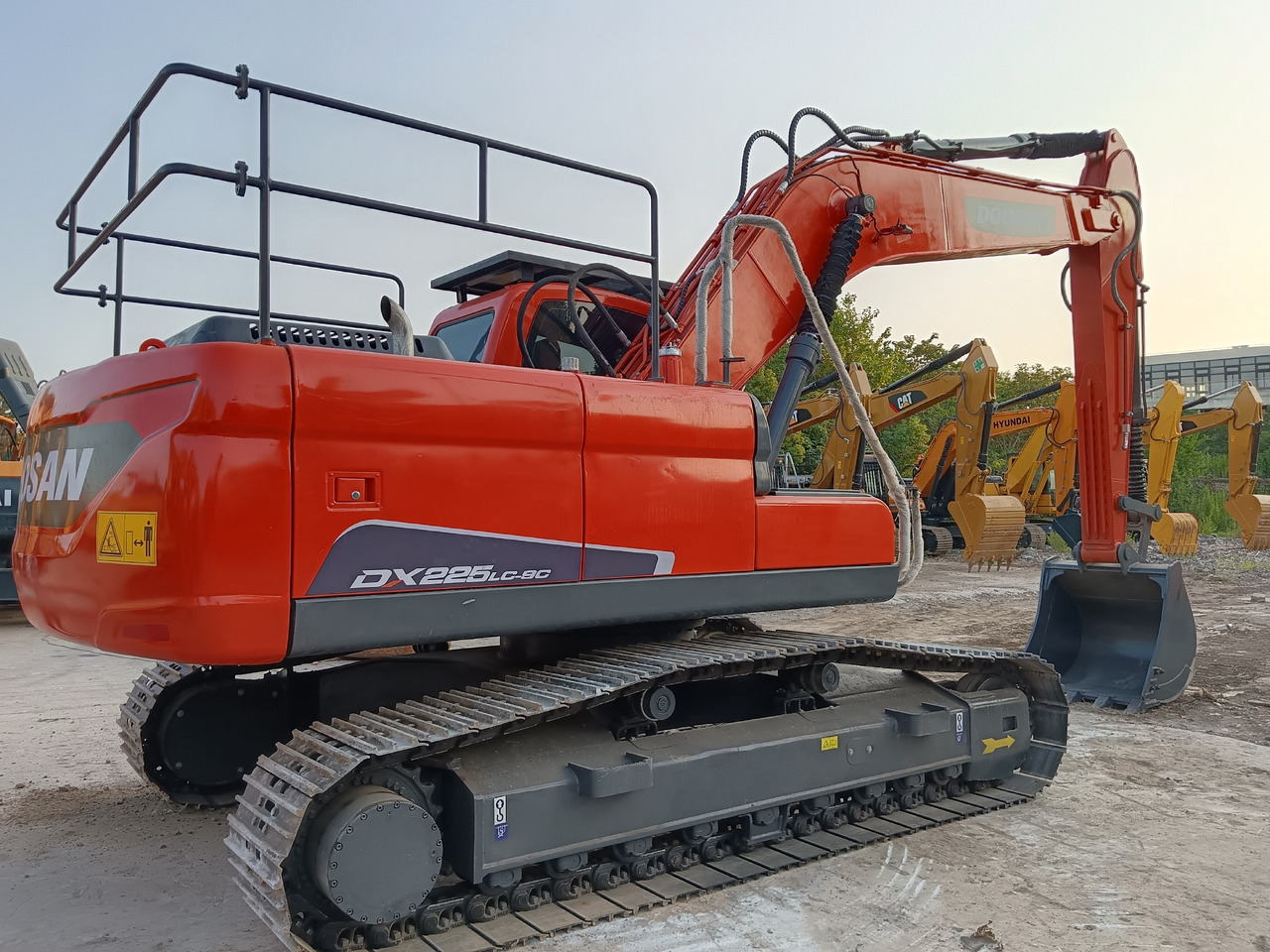 DOOSAN DX225 LC - 9C DX225LCA - Excavator pe şenile: Foto 1 DOOSAN DX225 LC - 9C DX225LCA - Excavator pe şenile: Foto 1