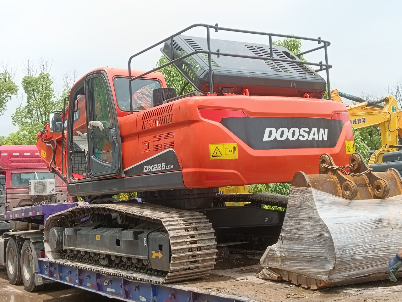 DOOSAN DX225 LCA - Excavator pe şenile: Foto 1 DOOSAN DX225 LCA - Excavator pe şenile: Foto 1